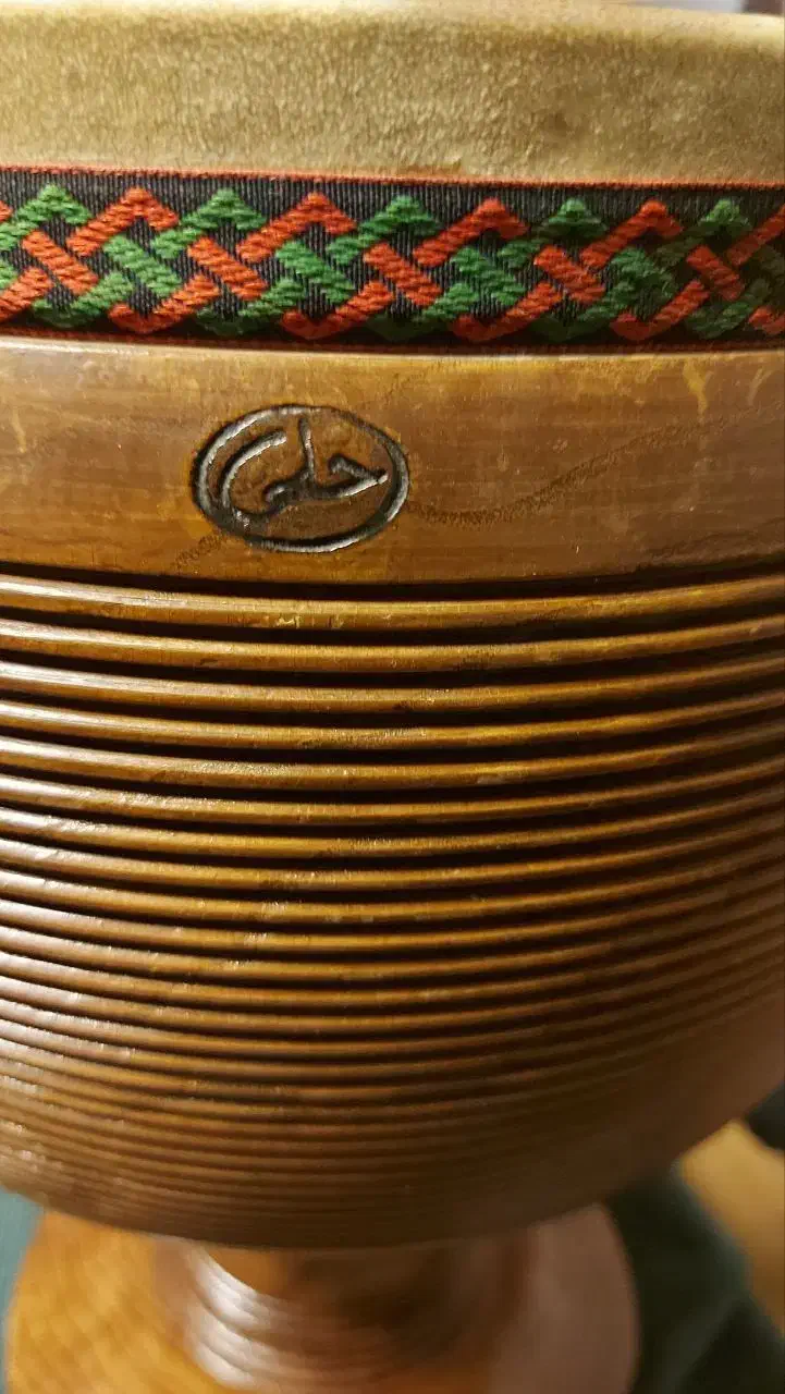 تبک حلمی سی ساله|سازهای سنتی|تهران, هروی|دیوار