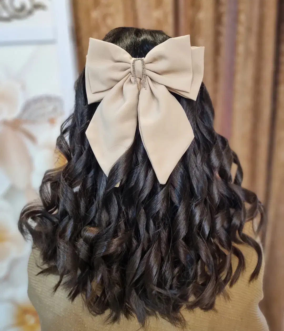 شینون ۲۵۰ الی ۳۵۰میکاپ۴۰۰ ناخن ۳۵۰|خدمات آرایشگری و زیبایی|اردبیل, |دیوار