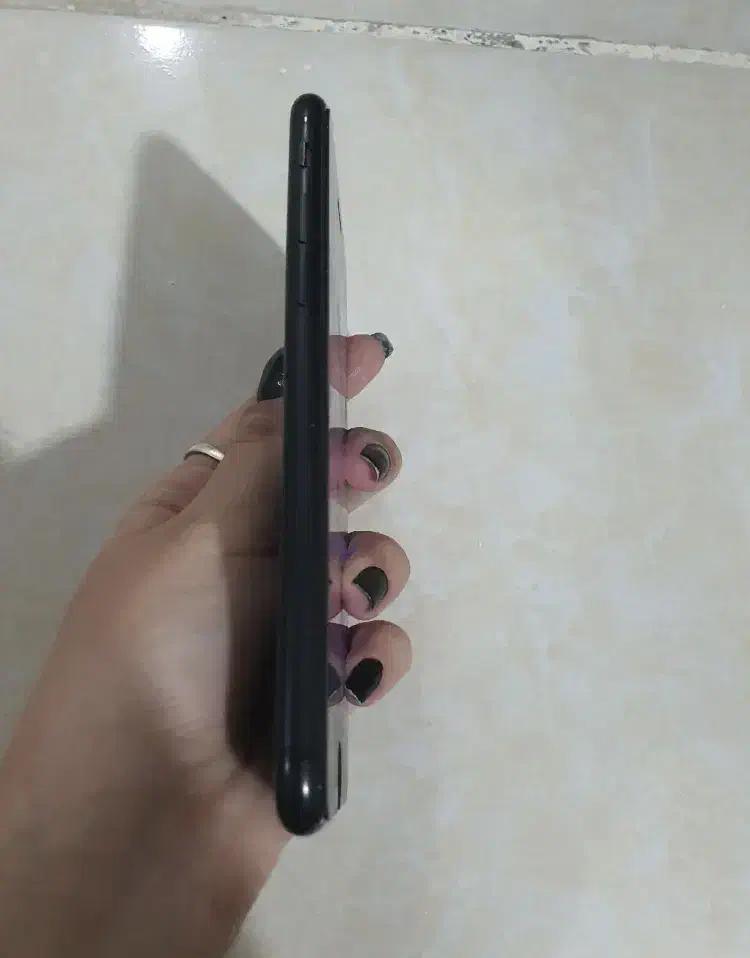 آیفون se 2020|موبایل|پرند, فاز ۶|دیوار