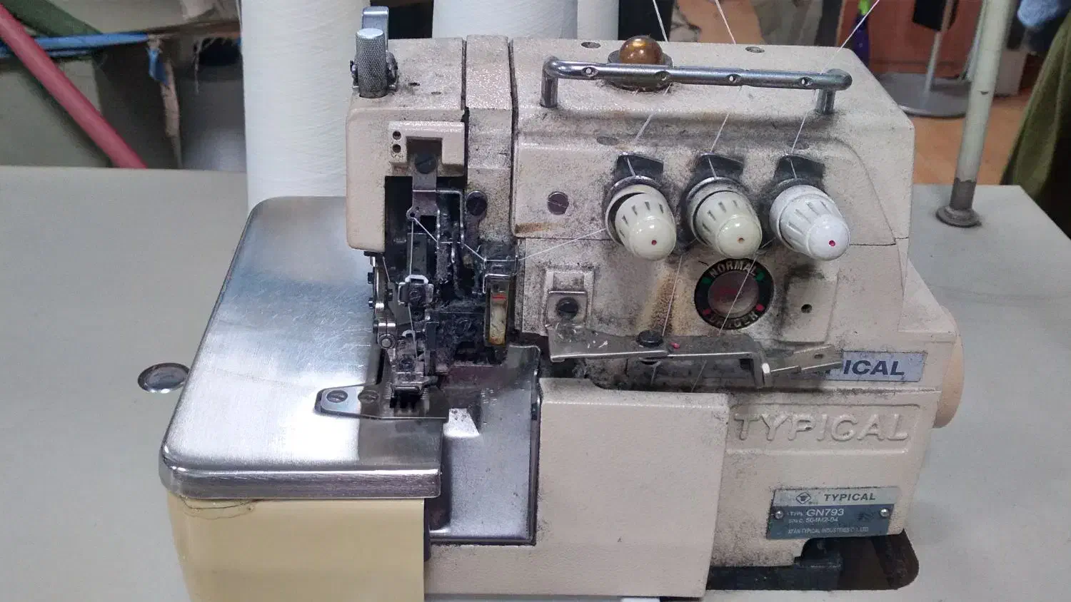 چرخ صنعتی و سردوز صننعتی تیپیکال|چرخ خیاطی و ریسندگی|رشت, سعدی (تختی)|دیوار