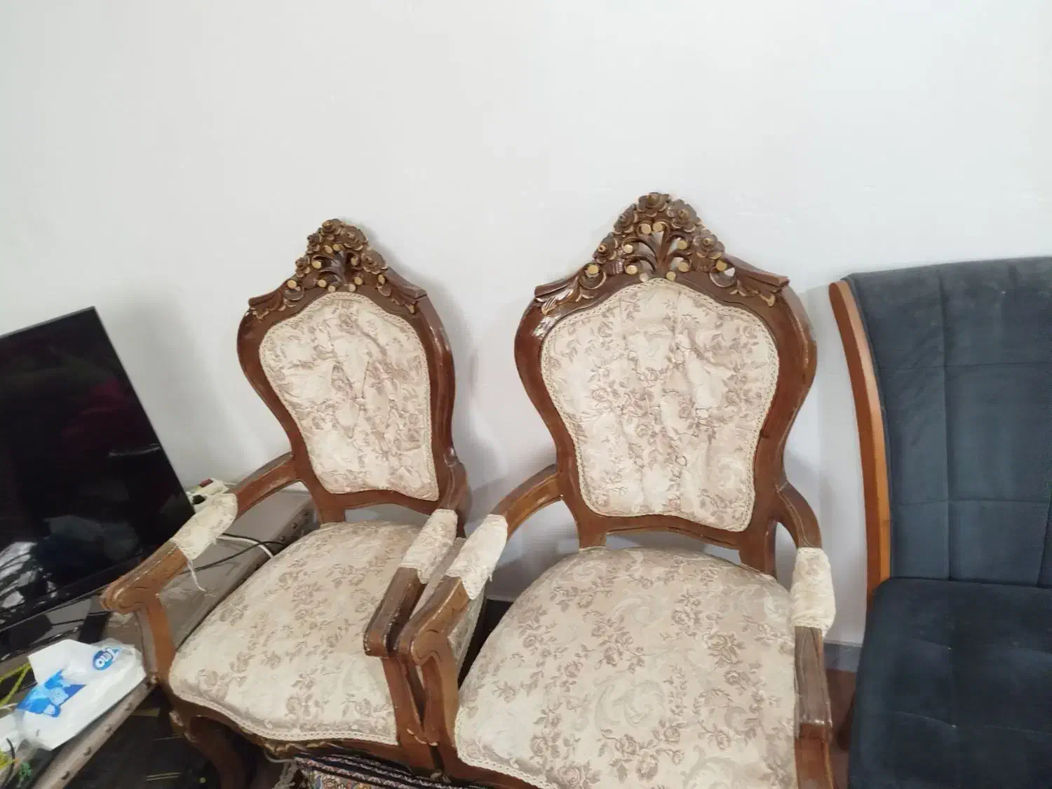 مبلمان|مبلمان خانگی و میز عسلی|گلوگاه, |دیوار