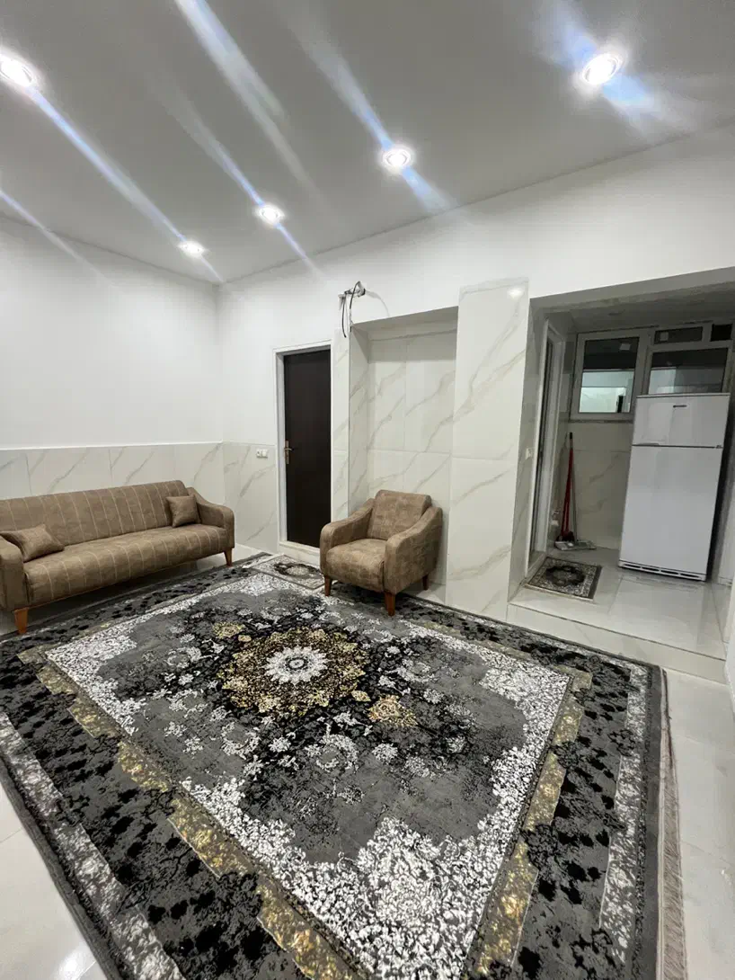 منزل مبله نوساز جنب حرم شاهچراغ|اجارهٔ کوتاهمدت آپارتمان و سوئیت|شیراز, شاهچراغ|دیوار