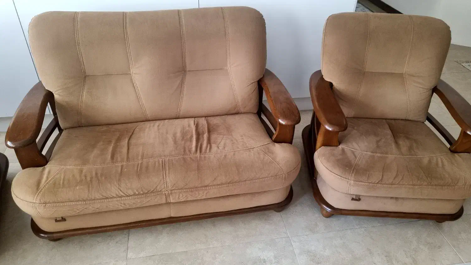 مبل ۷ نفره بهمراه میز و ۴ گل میز|مبلمان خانگی و میز عسلی|شیراز, مبعث|دیوار