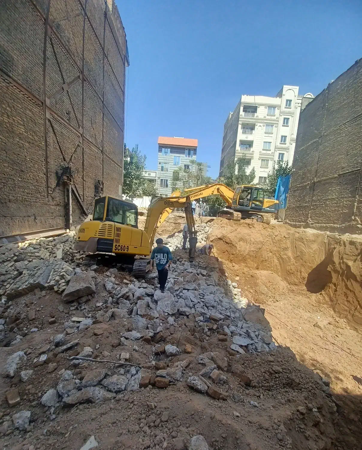 مینی بیل وپیکور  بابکت و خاور  کمپرسور تخریب|خدمات حمل و نقل|تهران, شهرک دانشگاه|دیوار