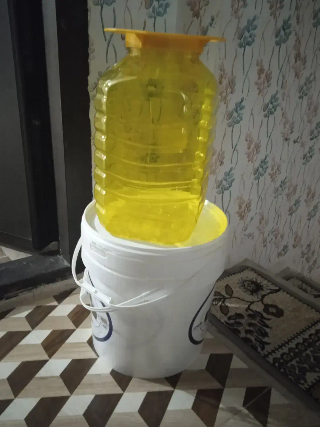 دبه جای خیارشور وسطل جاپنیر|ظروف نگهدارنده، پلاستیکی، یک‌بارمصرف|سرپل ذهاب, |دیوار