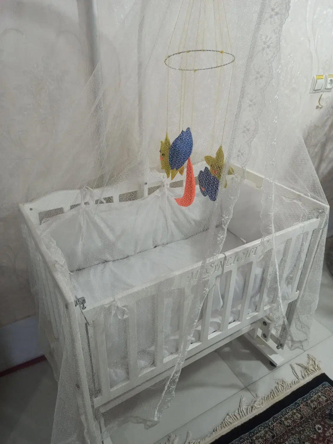 تخت گهواره ای نوزاد در حد نو مناسب سیسمونی|تخت و صندلی بچه|سبزوار, شرق کال میانی|دیوار