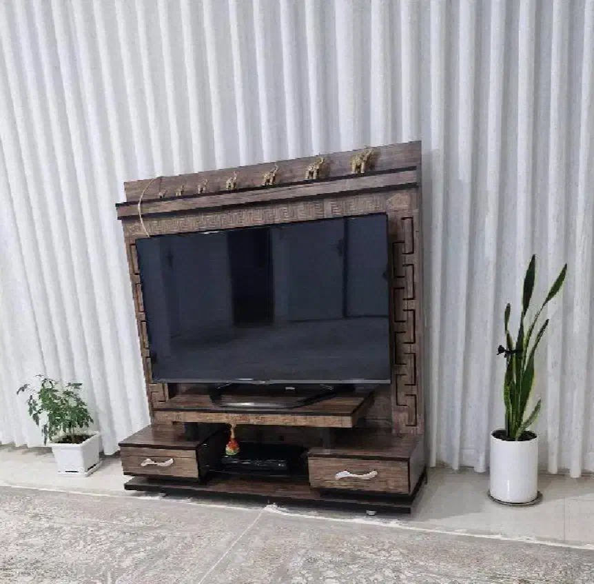 مبل۹نفره سلطنتی و میز تلویزیون قهوه ای|مبلمان خانگی و میز عسلی|گوآور, |دیوار