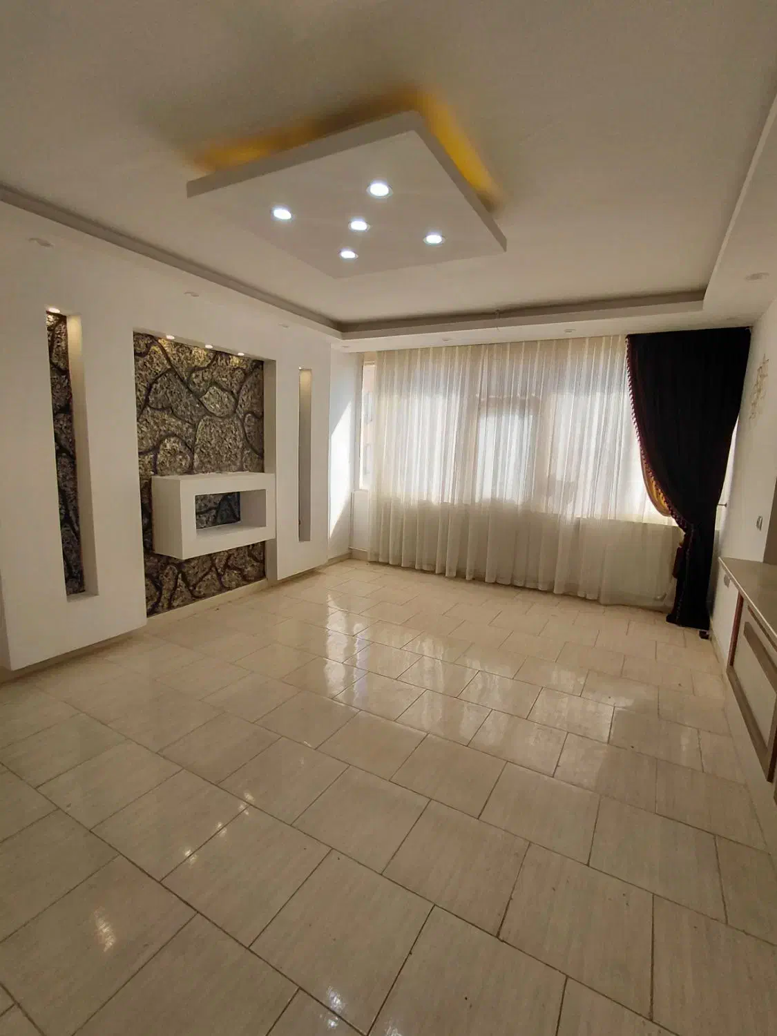 اپارتمان دوخوابه ارم آرین|فروش آپارتمان|صدرا-فارس, فاز ۱|دیوار