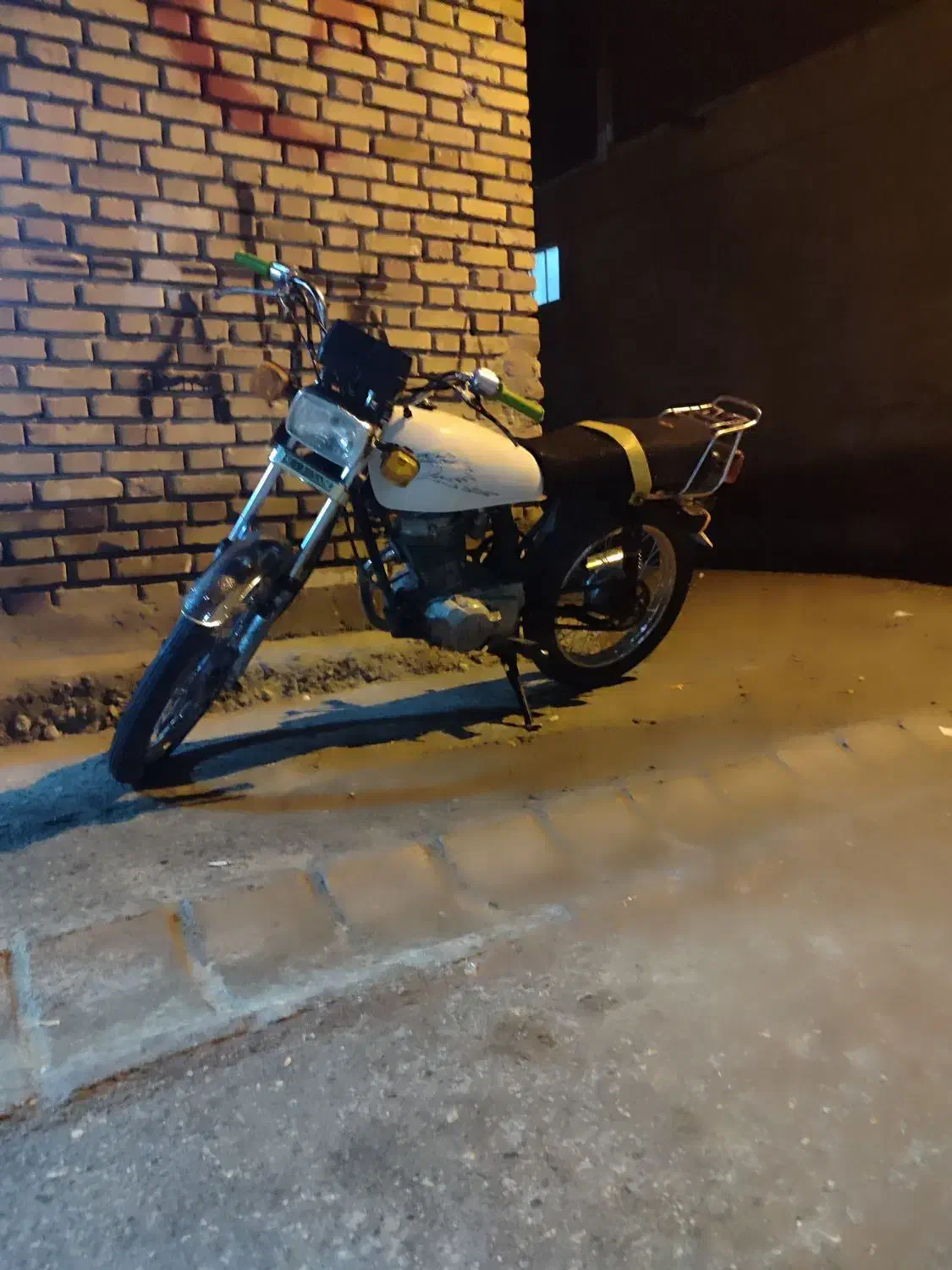 یک دستگاه ۱۲۵ لیفان|موتورسیکلت|ماکو, |دیوار