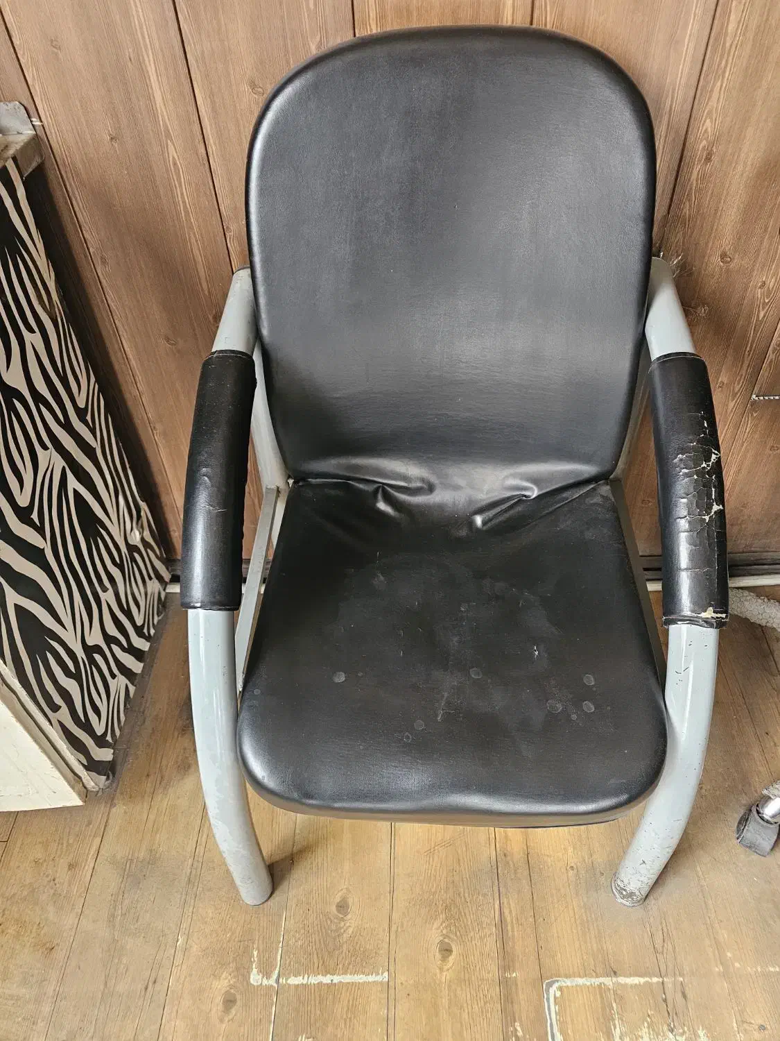 صندلی|صندلی و نیمکت|پاکدشت, پاکدشت (مامازند)|دیوار