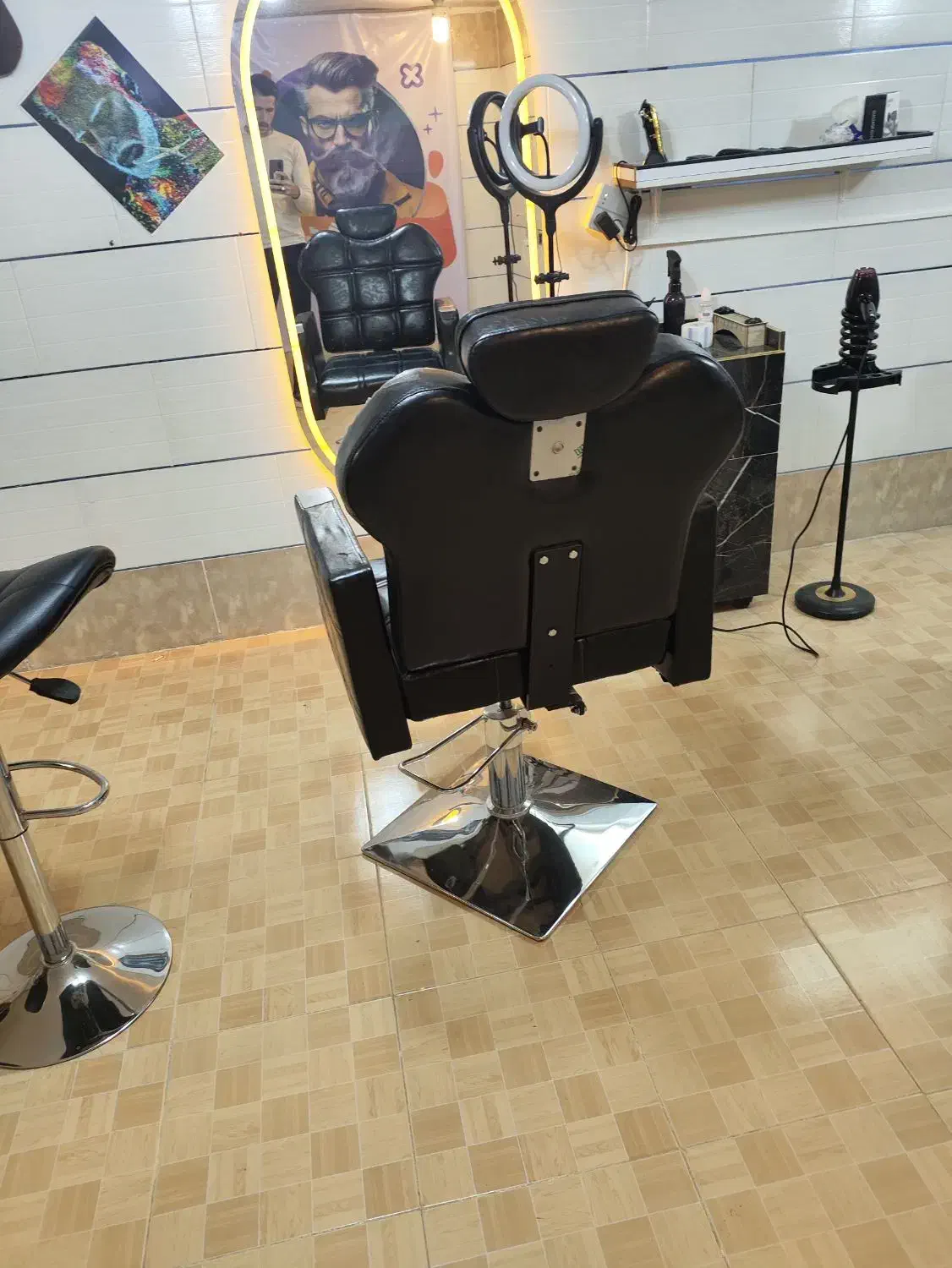 صندلی آرایشگاه مردانه و سرشور|آرایشگاه و سالن‌های زیبایی|داران, |دیوار