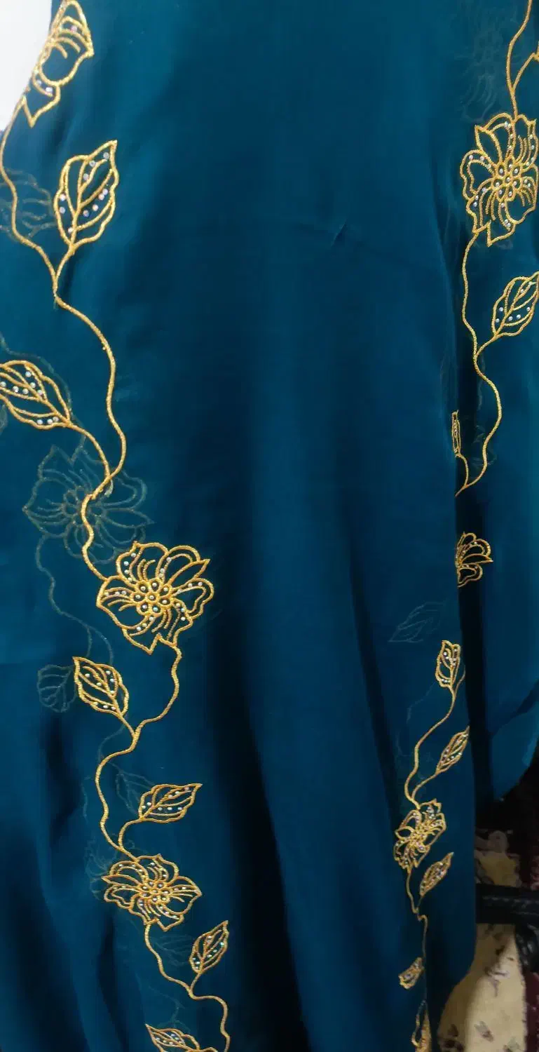 چادر کارشده با گلابتون ونگین|لباس|میناب, |دیوار