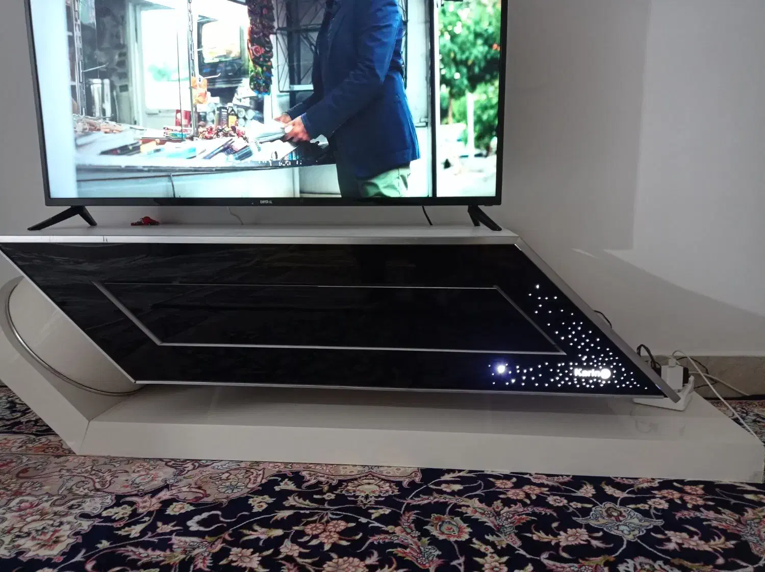 میز تی‌وی در حد نو مامونیه|میز تلویزیون|زرندیه, |دیوار