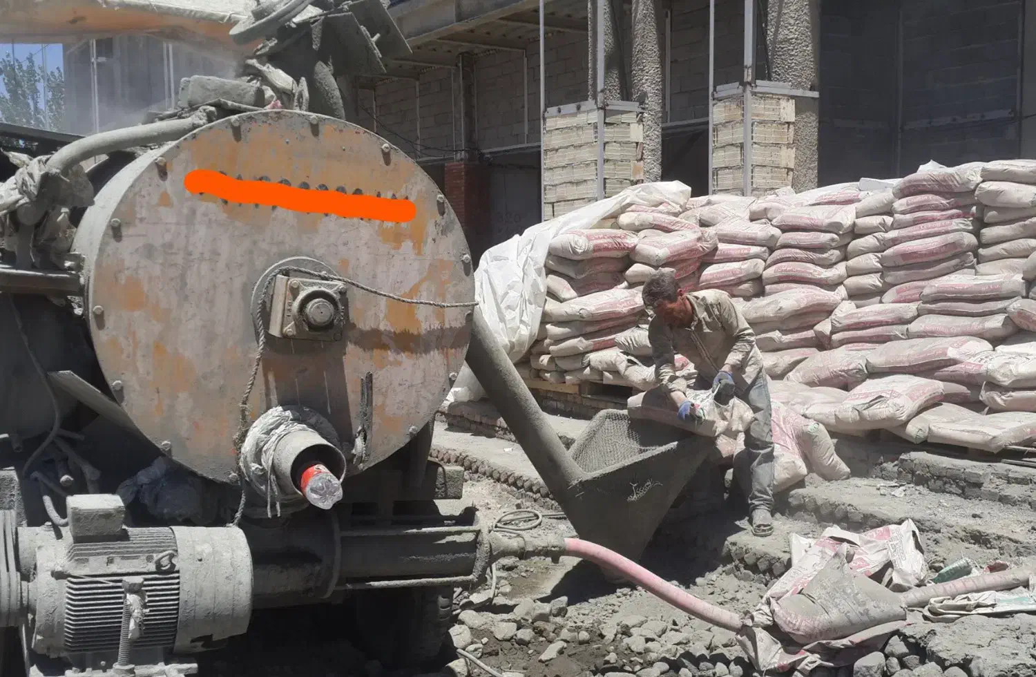 کارگر ساده (برای اجرای فوم بتن)|استخدام معماری، عمران و ساختمانی|تبریز, |دیوار