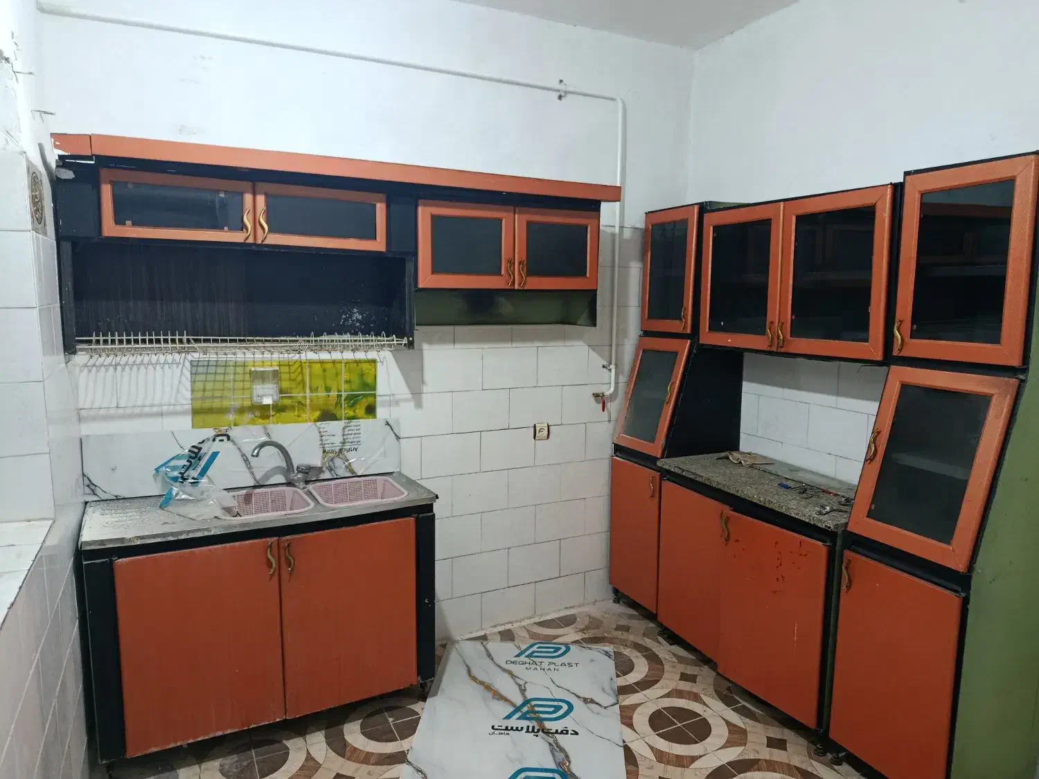 کابینت تمیز|آب‌چکان و نظم‌دهنده ظروف|خورموج, |دیوار