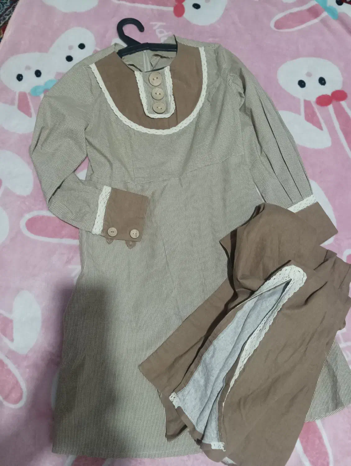 درحدنو|لباس|بهار, |دیوار