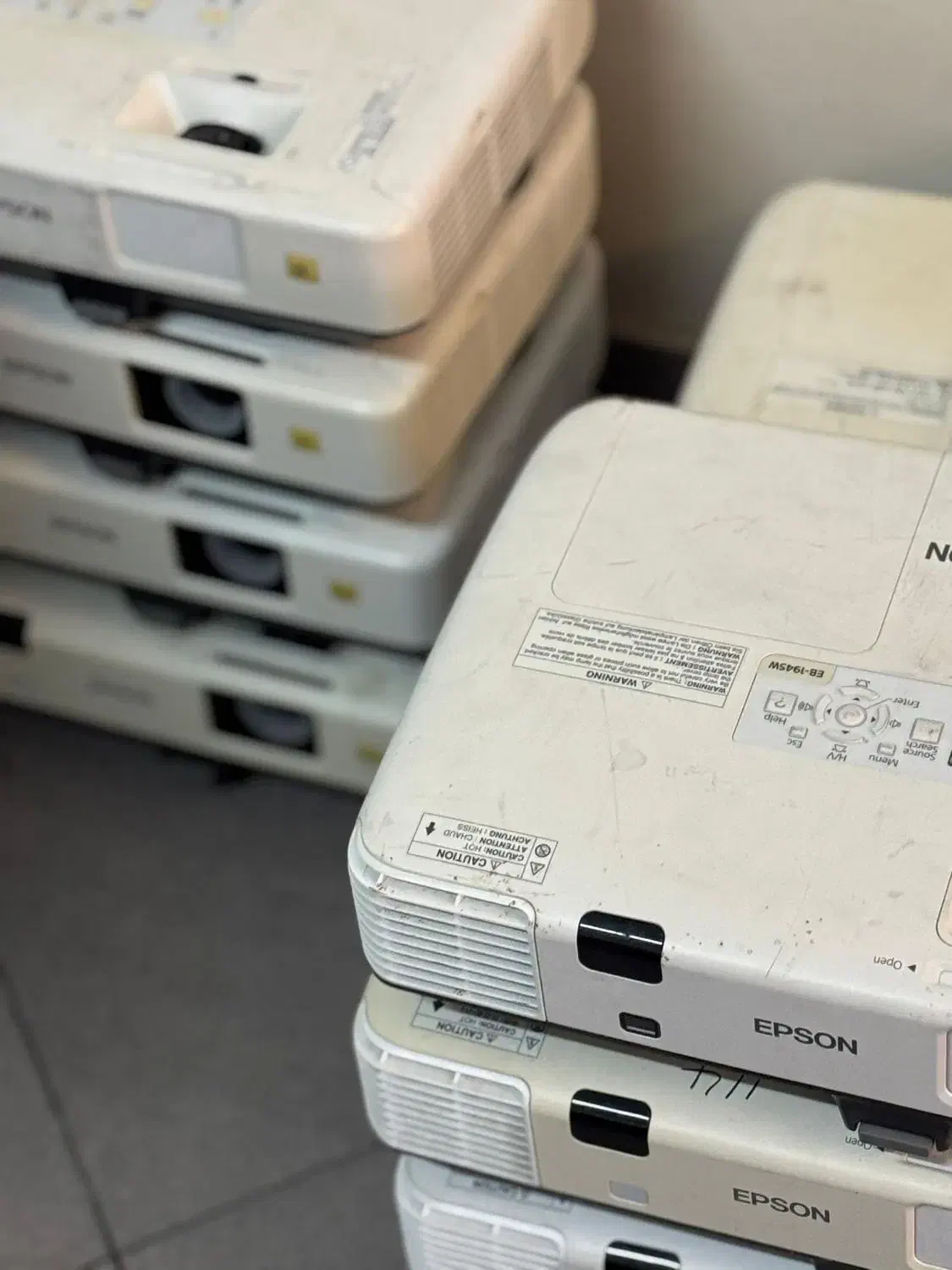 ویدیو پروژکتور کارکرده با گارانتی( فروش تخصصی)|تلویزیون و پروژکتور|تهران, تجریش|دیوار