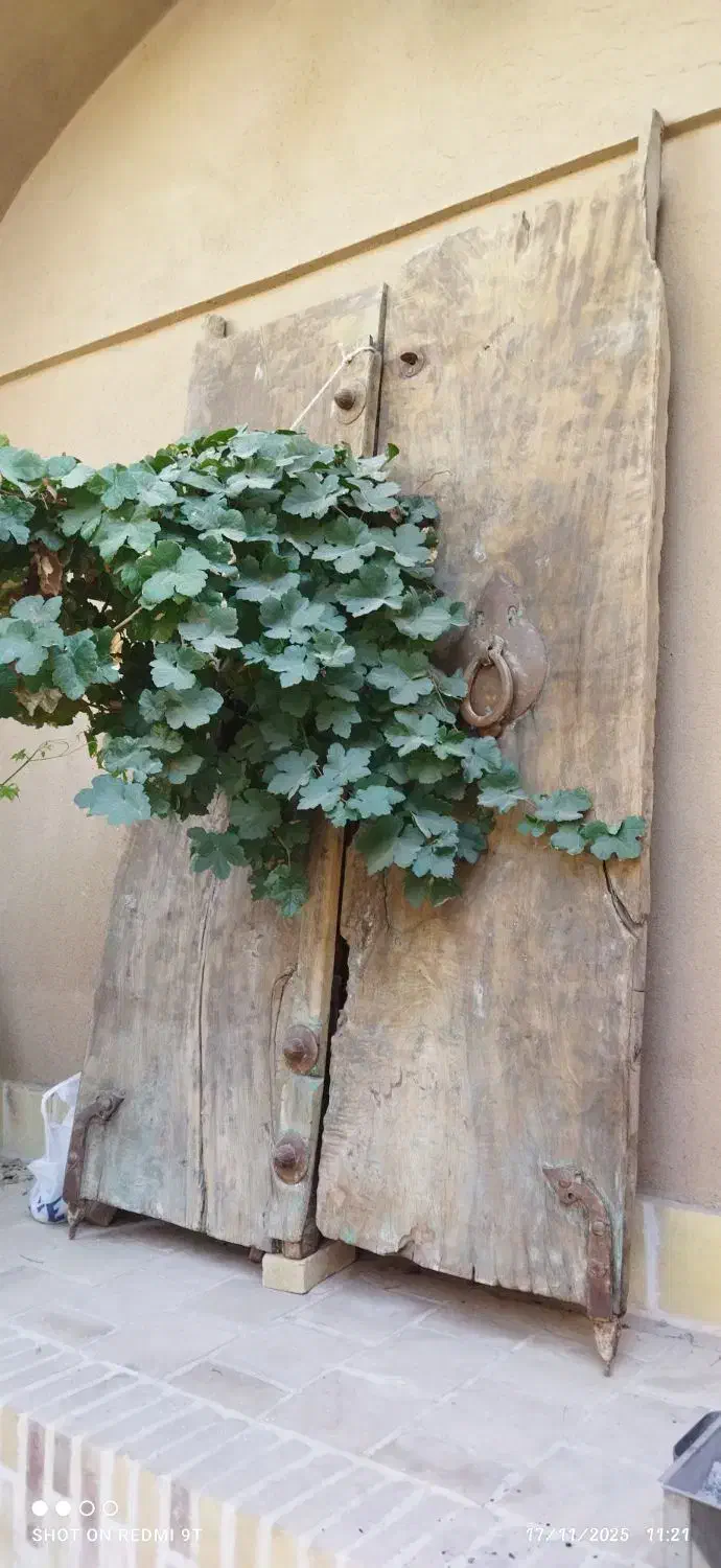 در قدیمی|کلکسیون اشیاء عتیقه|یزد, |دیوار