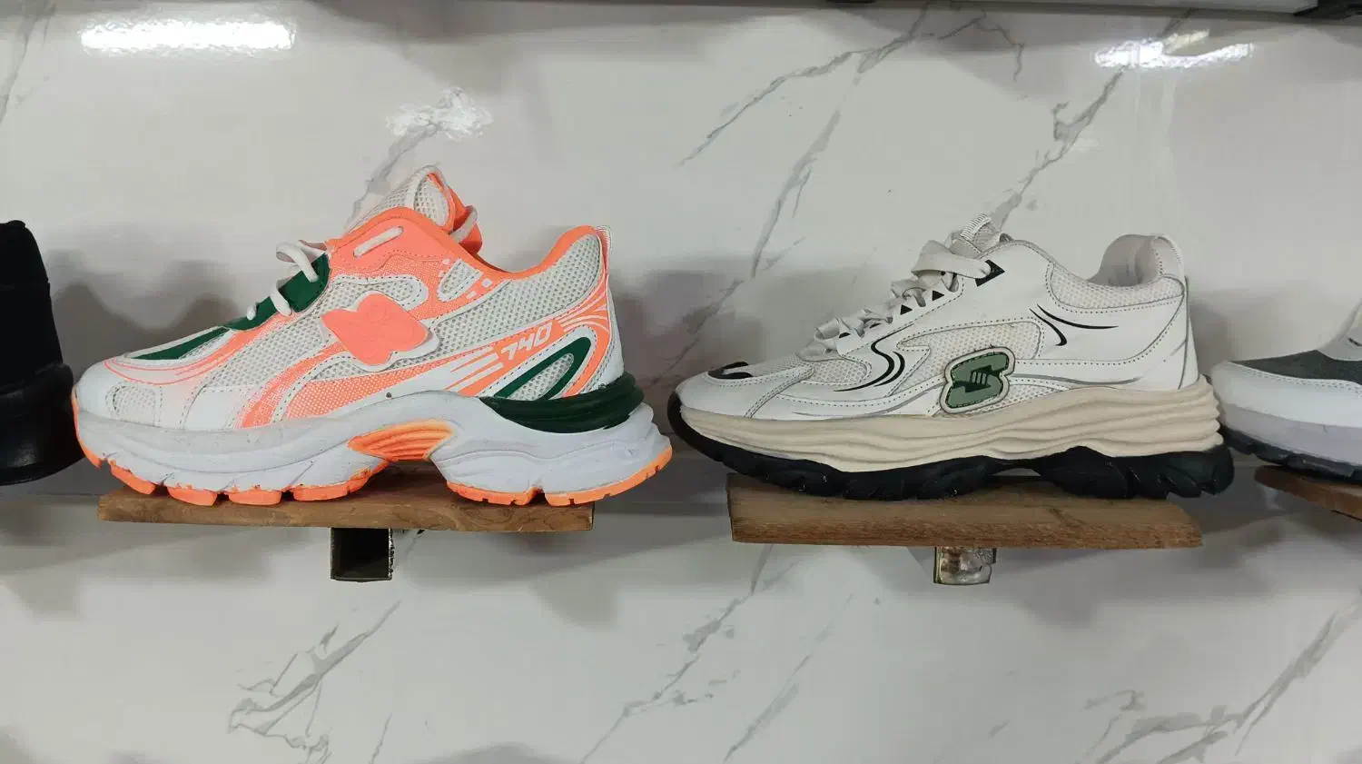 کفش والیبال دوتیکه زنانه|ورزشهای توپی|سبزوار, شهرک ابوذر|دیوار