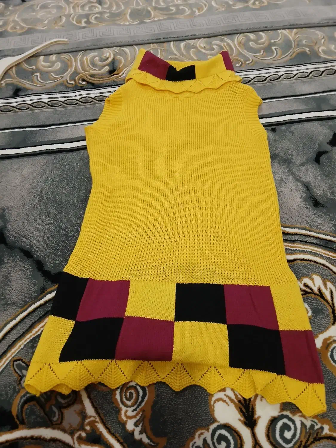 ۲ پیراهن زنانه|لباس|میانه, |دیوار