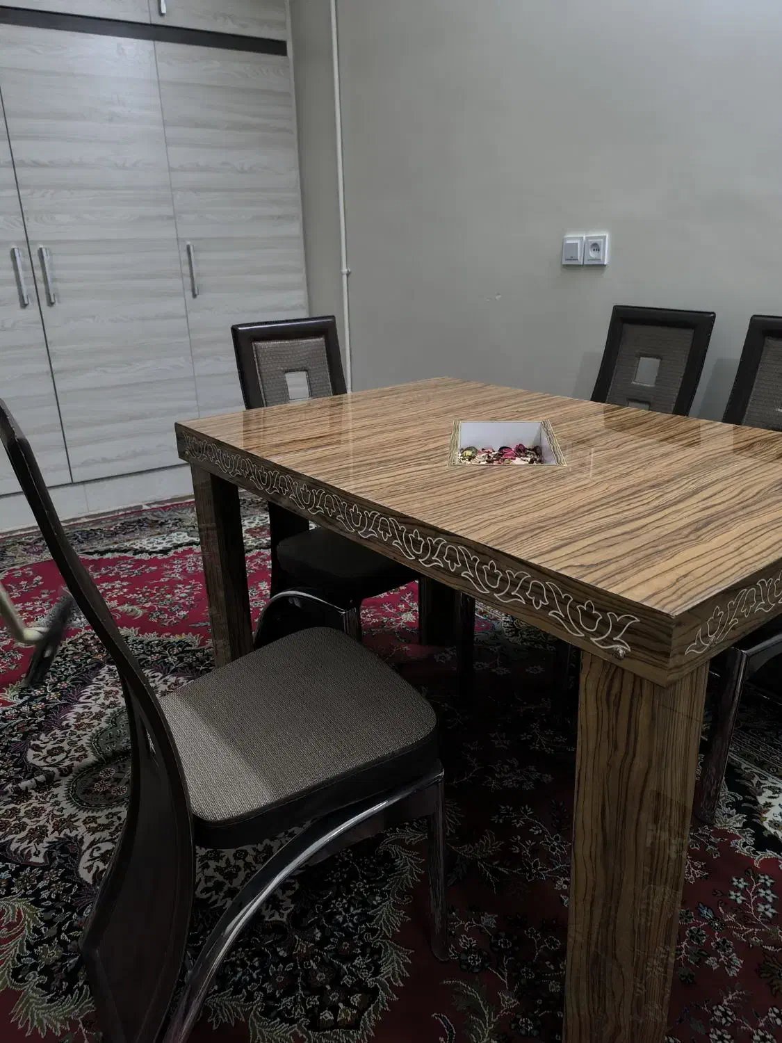 میز ناهار خوری چهار نفره|میز و صندلی غذاخوری|فلاورجان, |دیوار