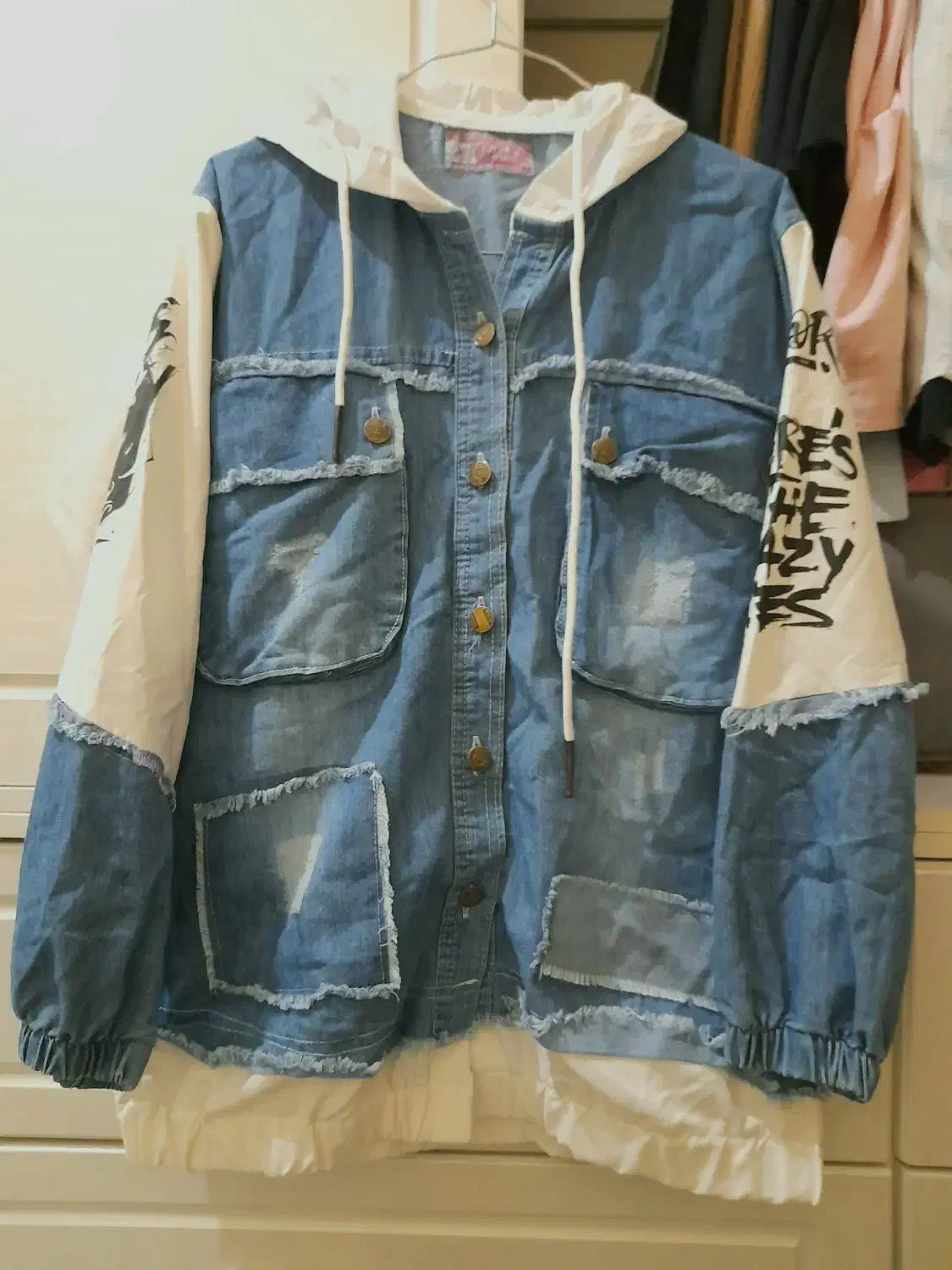 مانتو لی و هودی|لباس|ملارد, |دیوار