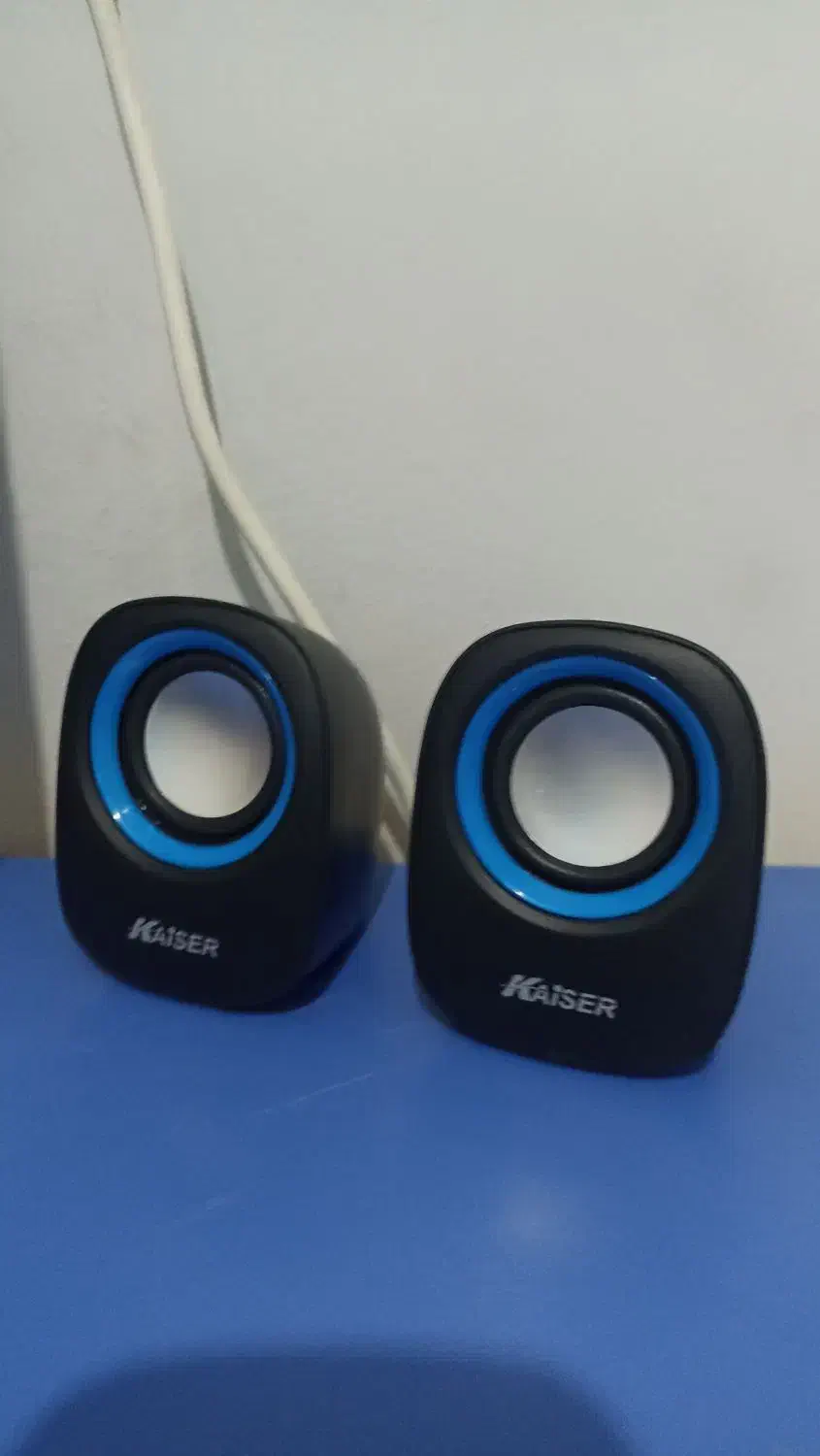 کامپیوتر با میز|رایانه رومیزی|چهارباغ, |دیوار