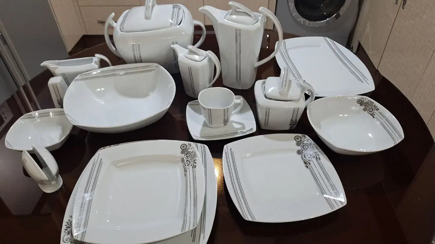 سرویس چینی ۱۸ نفره|ظروف سرو و پذیرایی|فرمهین, |دیوار