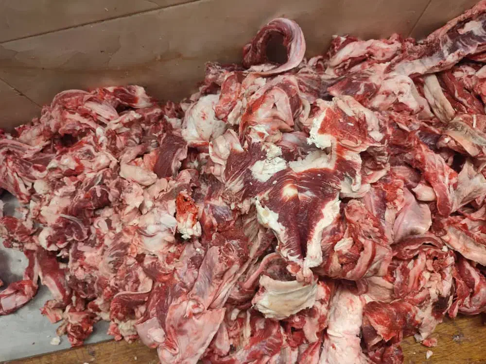 لادنده گوساله|خوردنی و آشامیدنی|ری, علایین|دیوار