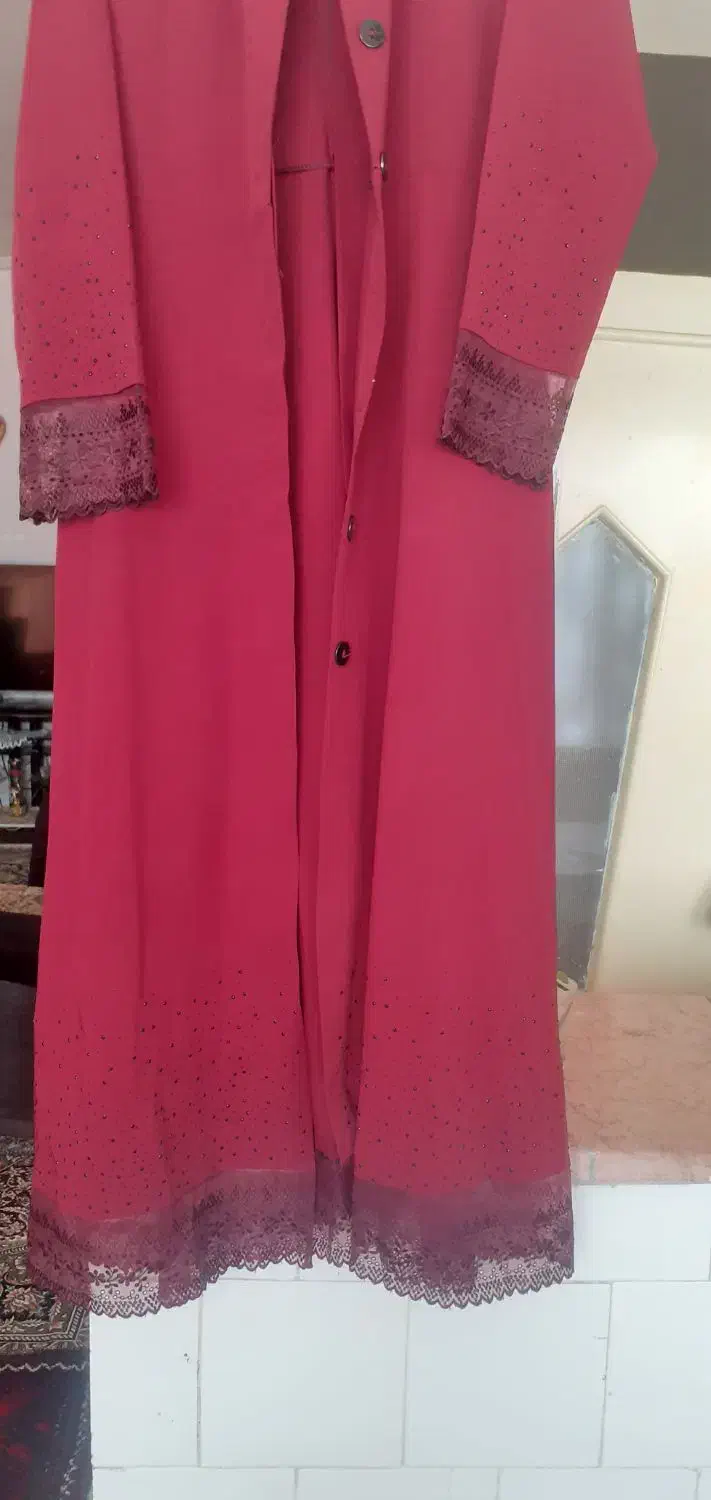 مانتو|لباس|تربت‌حیدریه, باغ ملی|دیوار