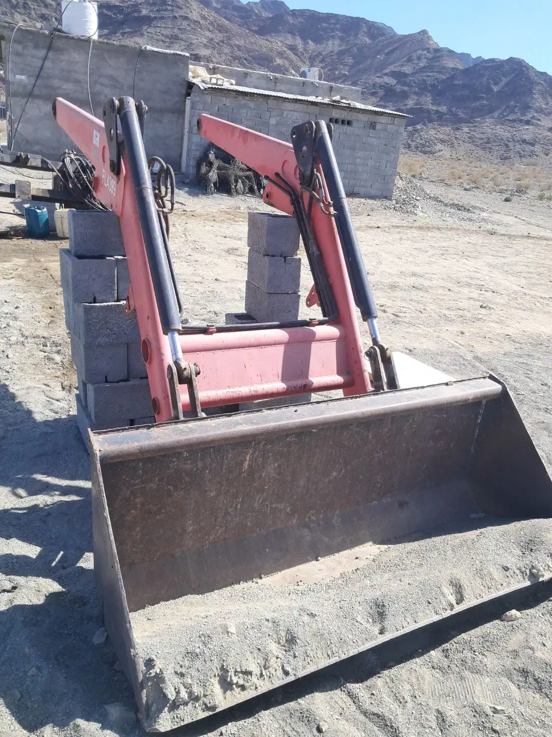 بیل لودر و بیل مکانیکی تراکتوری نصب روی تراکتور|ماشینآلات صنعتی|کهنوج, |دیوار