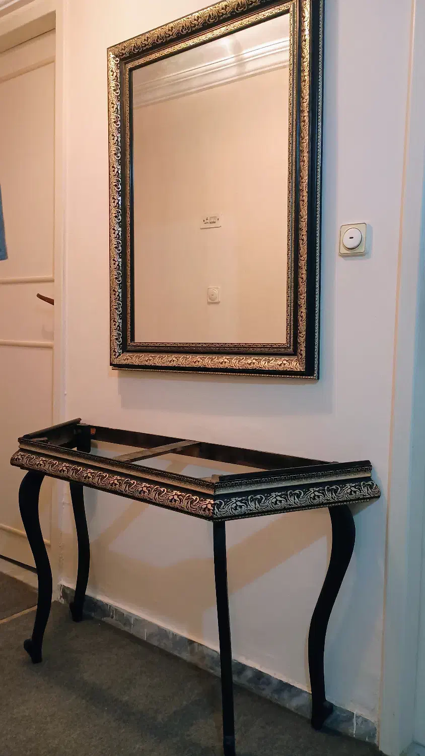 آیینه|آینه|مشهد, اقبال|دیوار