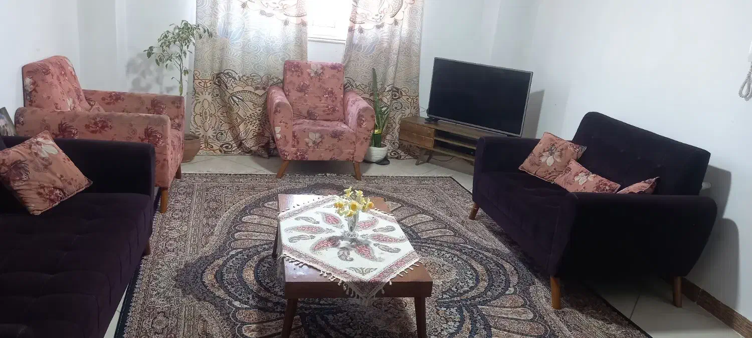 مبل ۷ نفره به همراه میز وسط|مبلمان خانگی و میز عسلی|رشت, دیانتی|دیوار