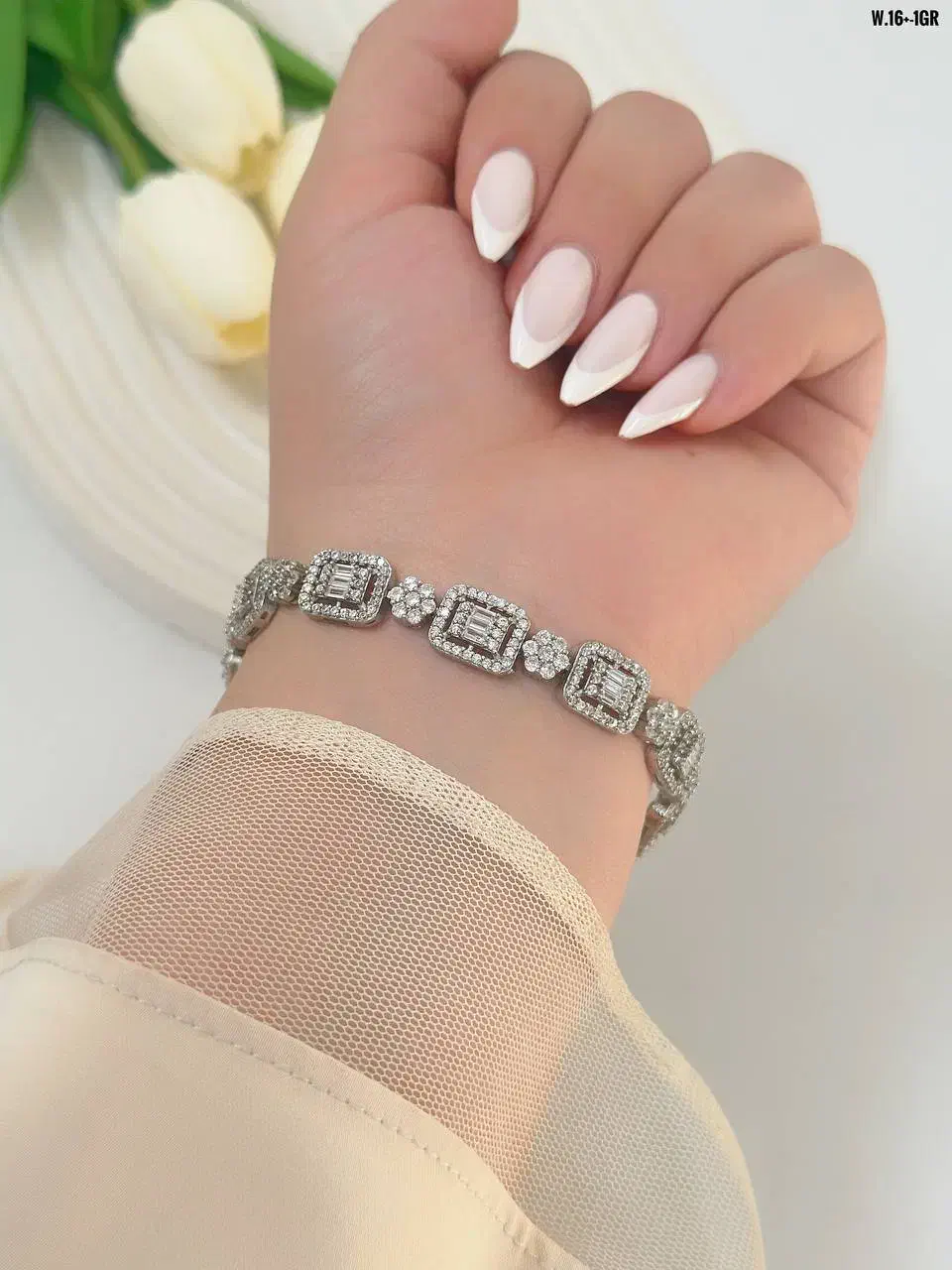 ارزانسرا|بدلیجات|بندر انزلی, معلم|دیوار