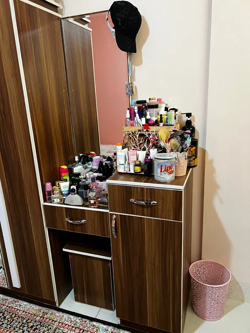 سرویس خواب تک نفره بصورت کامل|تخت و سرویس خواب|شیراز, زرهی|دیوار