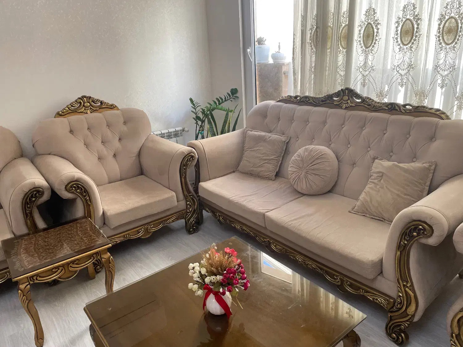 مبل سلطنتی در حد نو|مبلمان خانگی و میز عسلی|رشت, کاکتوس|دیوار