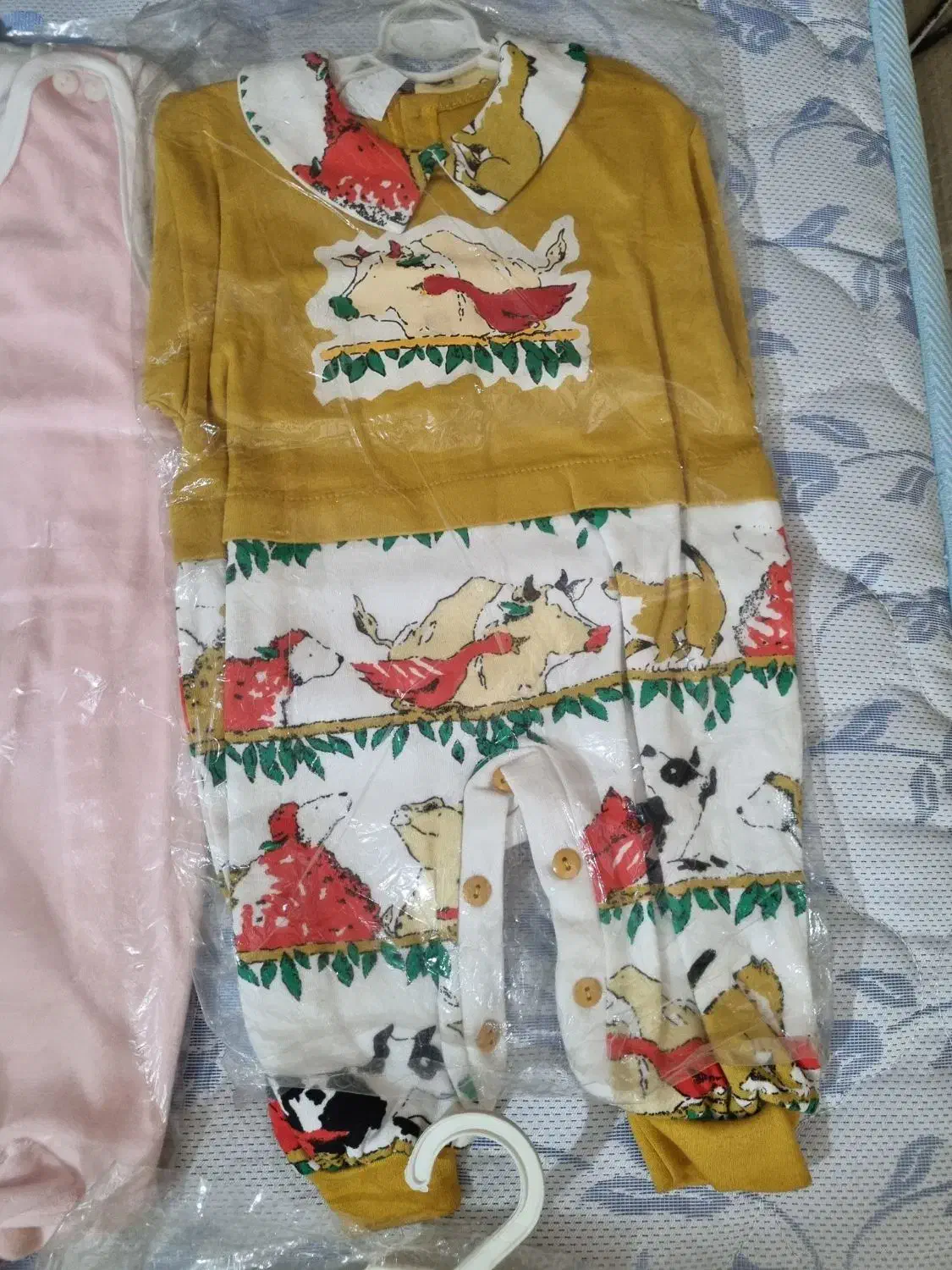 لباس نوزادی|کفش و لباس بچه|شیراز, مبعث|دیوار