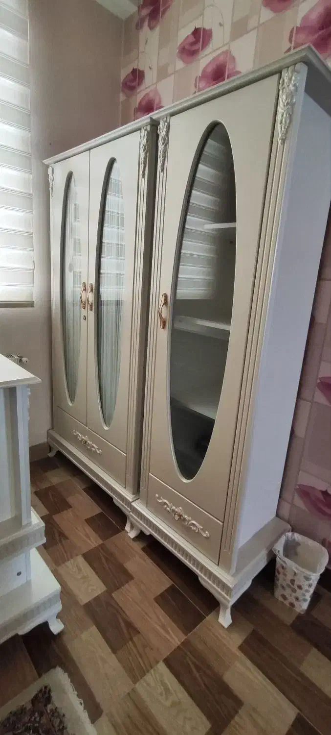 تخت کشودار کمد دودروویترین دار|تخت و سرویس خواب|اردبیل, |دیوار