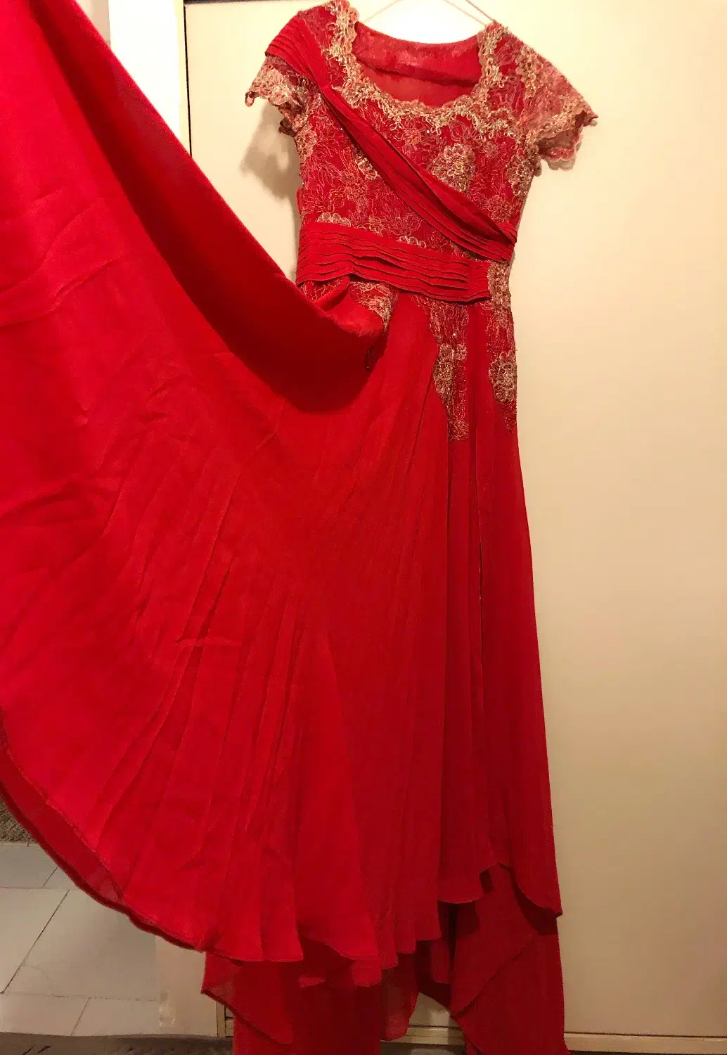 پیراهن مجلسی پر کار|لباس|مراغه, |دیوار