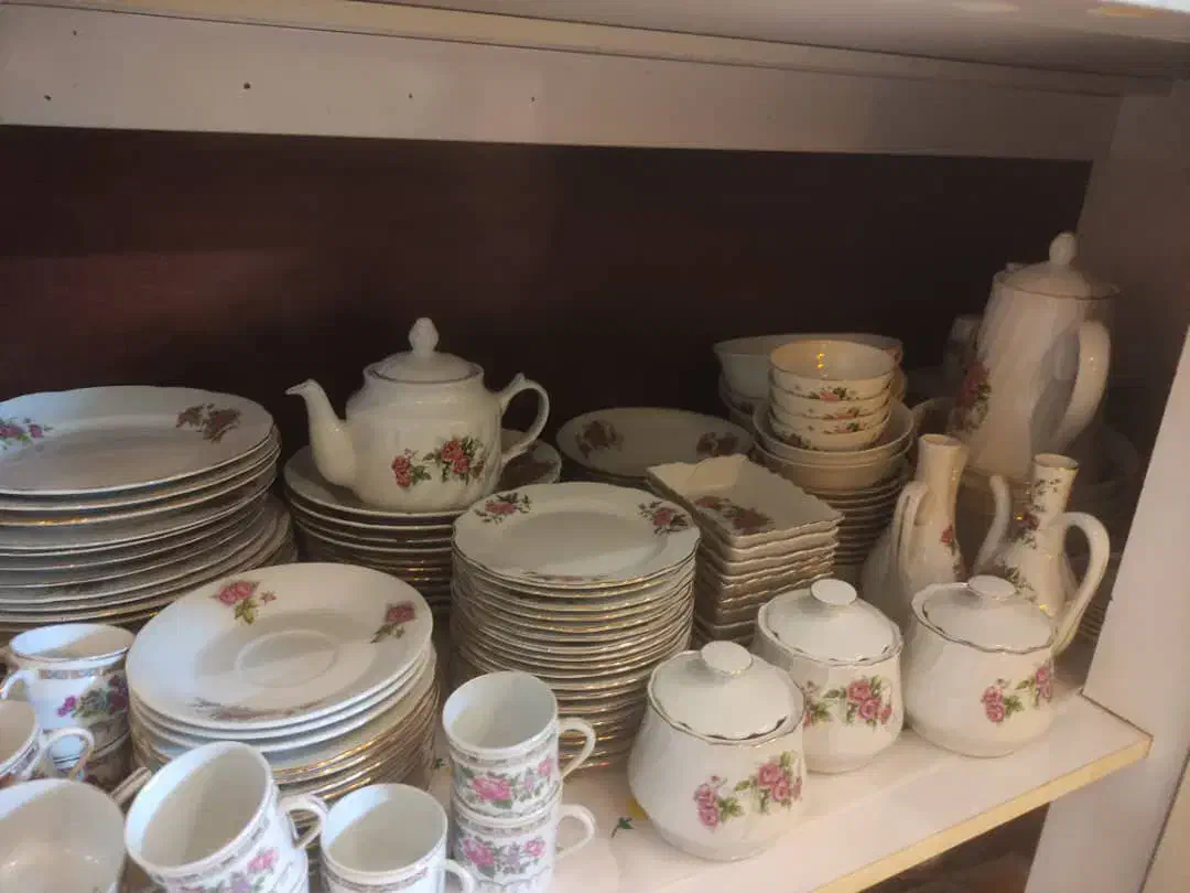 چینی و ظروف گل سرخی ۱۰۰ تیکه|ظروف سرو و پذیرایی|مشهد, صیاد شیرازی|دیوار