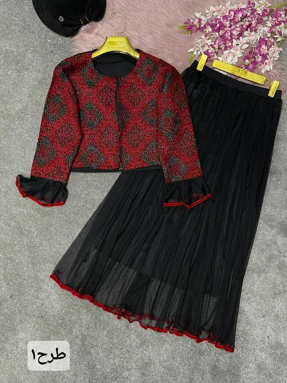 مانتو مخمل مجلسی قرمز و مشکی موجود|لباس|آستارا, |دیوار