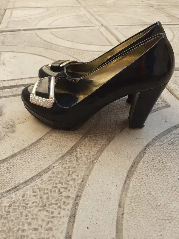 کفش مجلسی|کیف، کفش، کمربند|نیشابور, مازول|دیوار