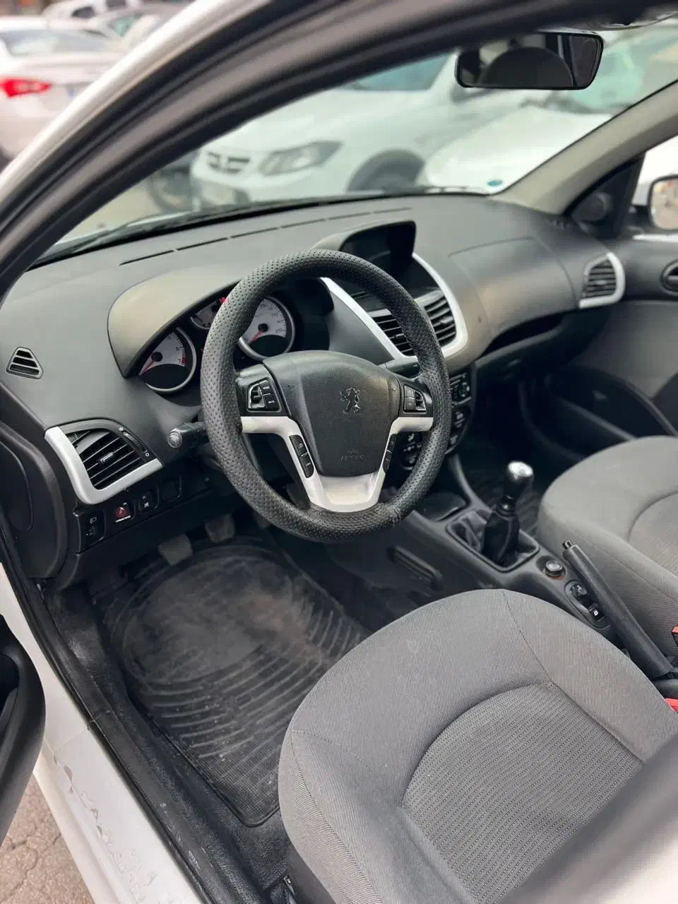 ۲۰۷ مدل۱۴۰۰|خودرو سواری و وانت|چالوس, |دیوار