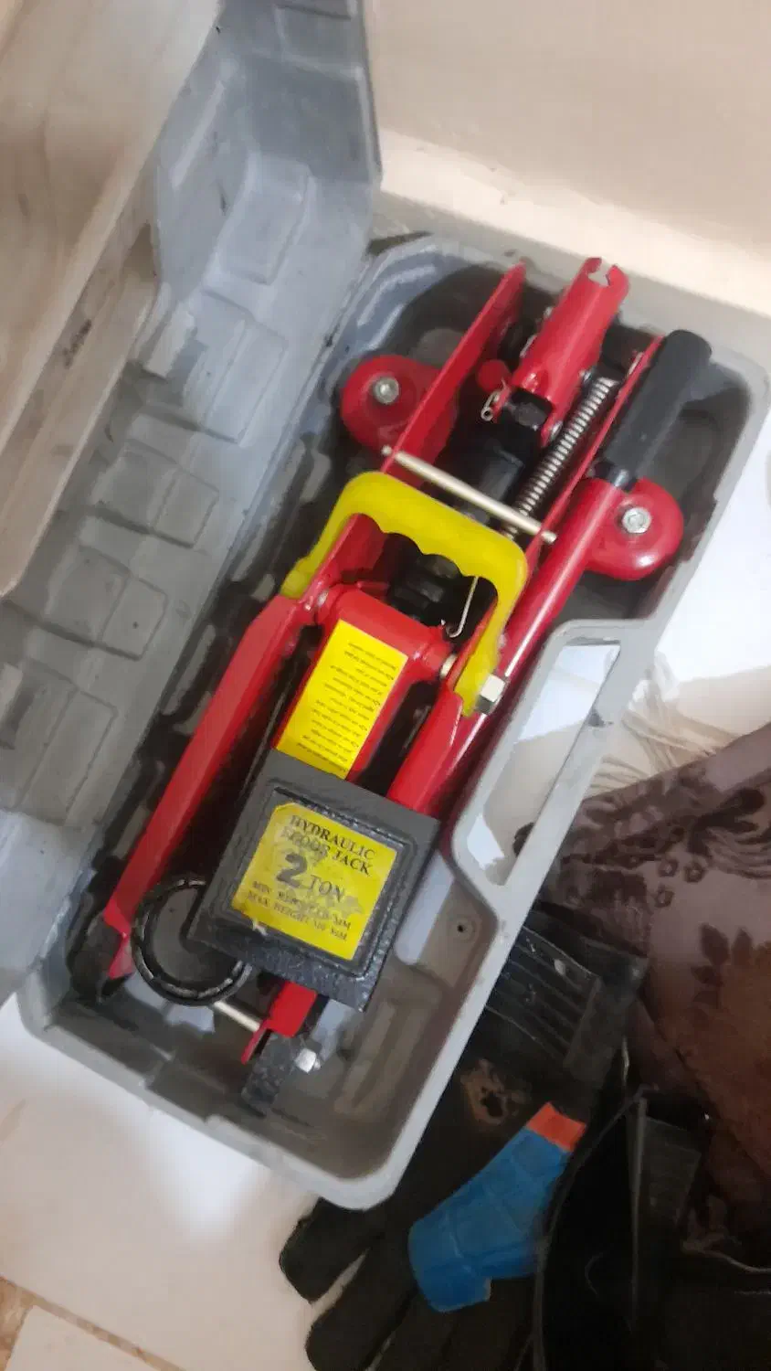 مقداری لوازم پراید|قطعات یدکی و لوازم جانبی|پرند, فاز ۶|دیوار