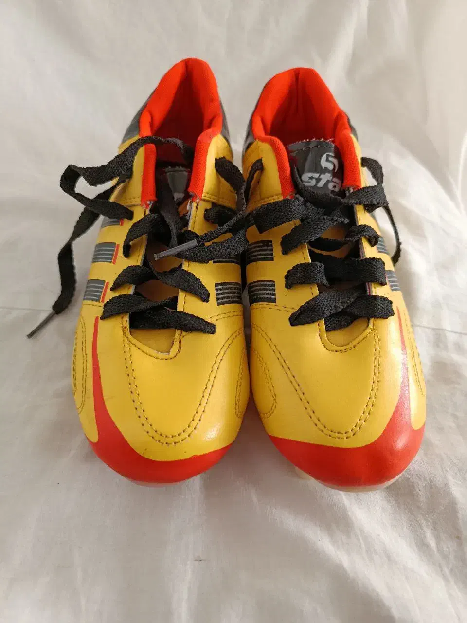 کفش فوتبالی|کیف، کفش، کمربند|دماوند, گیلاوند|دیوار