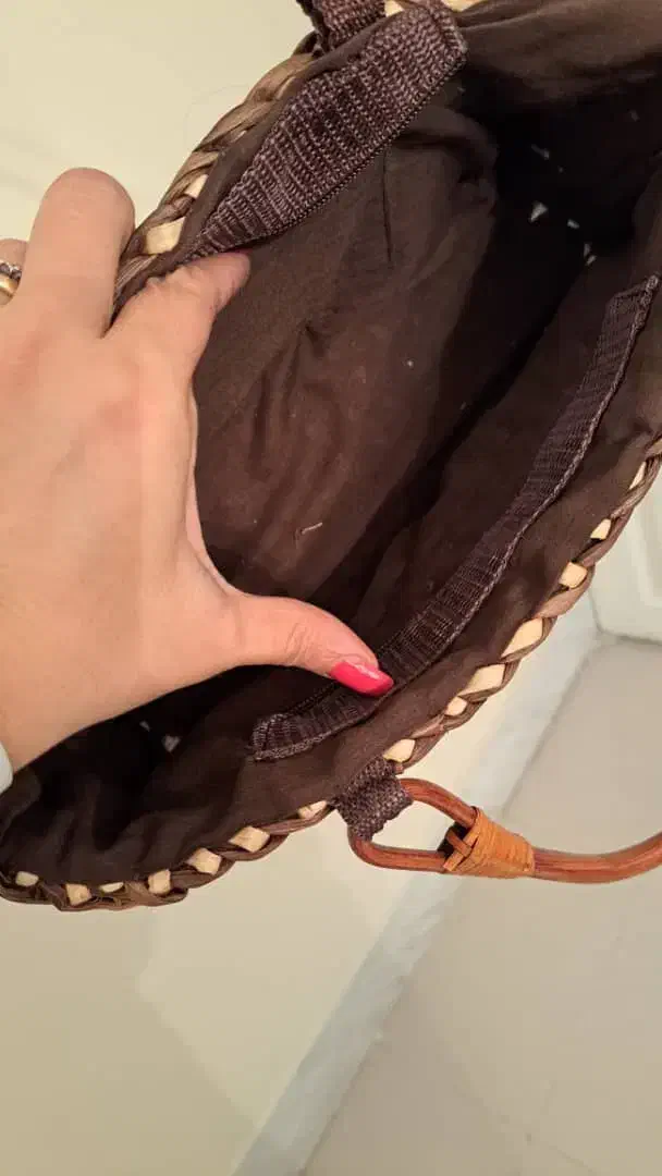 کیف|کیف، کفش، کمربند|رشت, منظریه|دیوار