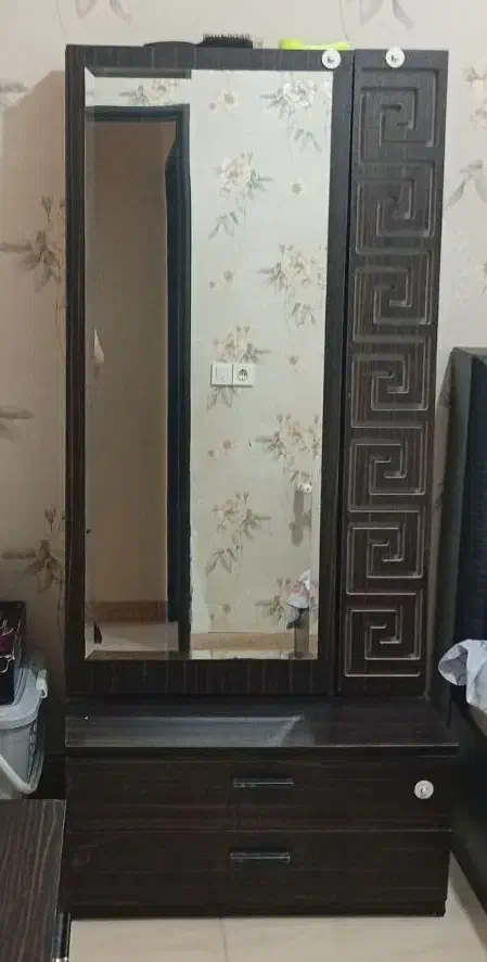 میز توالت با آینه ی قدی|تخت و سرویس خواب|صومعهسرا, |دیوار