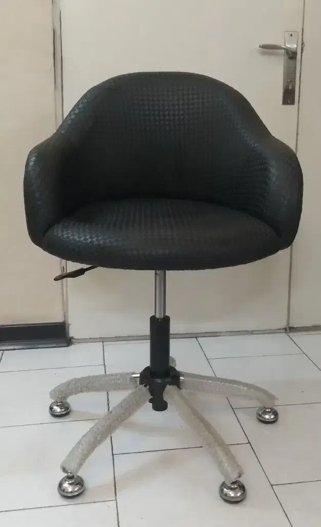 صندلی جکدار چرخون کپ|آرایشگاه و سالن‌های زیبایی|مشهد, نیروی هوایی|دیوار