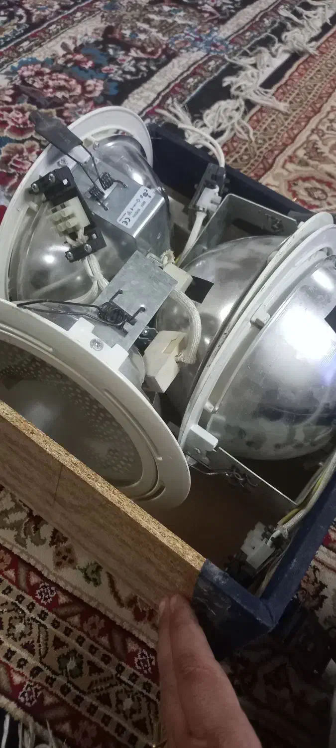 تعدادی لامپ سقفی وپرژکتوری|لامپ و چراغ|قم, شهرک طالقانی|دیوار