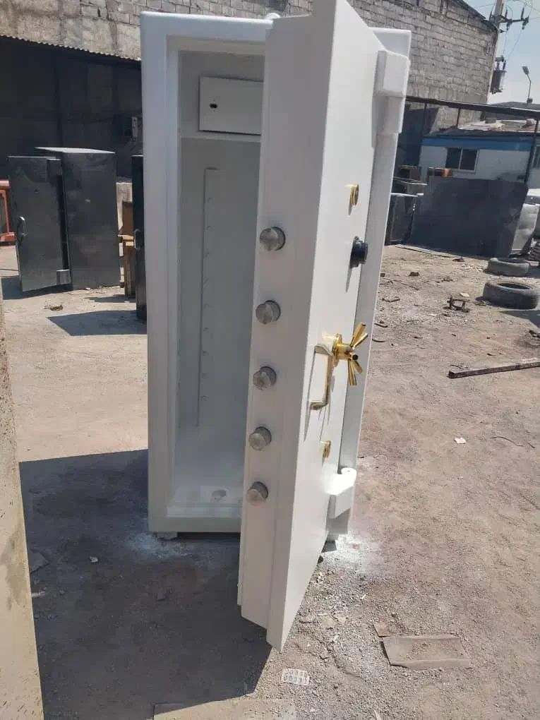 ۱۲۰در ۸۰ عمق ۶۰ وزن یک تن گاوصندوق|فروشگاه و مغازه|پیرانشهر, |دیوار